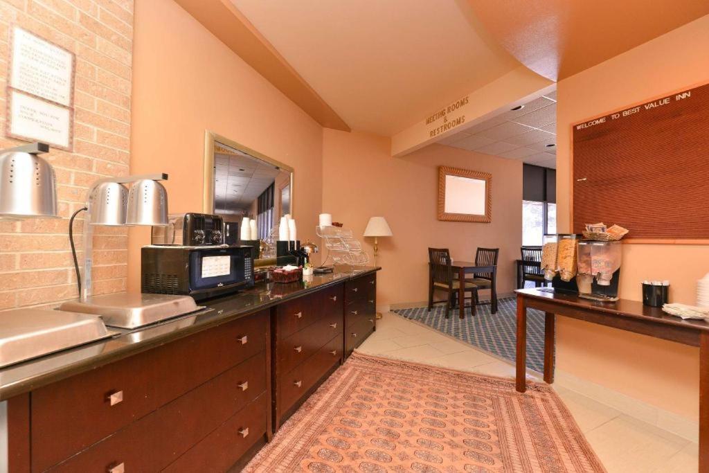 Americas Best Value Inn & Suites Victoria Extérieur photo