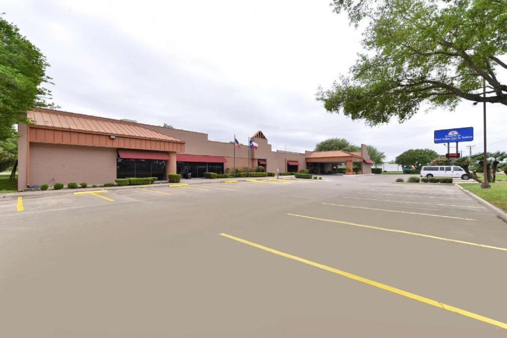 Americas Best Value Inn & Suites Victoria Extérieur photo