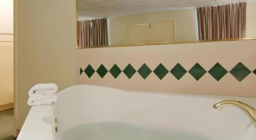 Americas Best Value Inn & Suites Victoria Extérieur photo