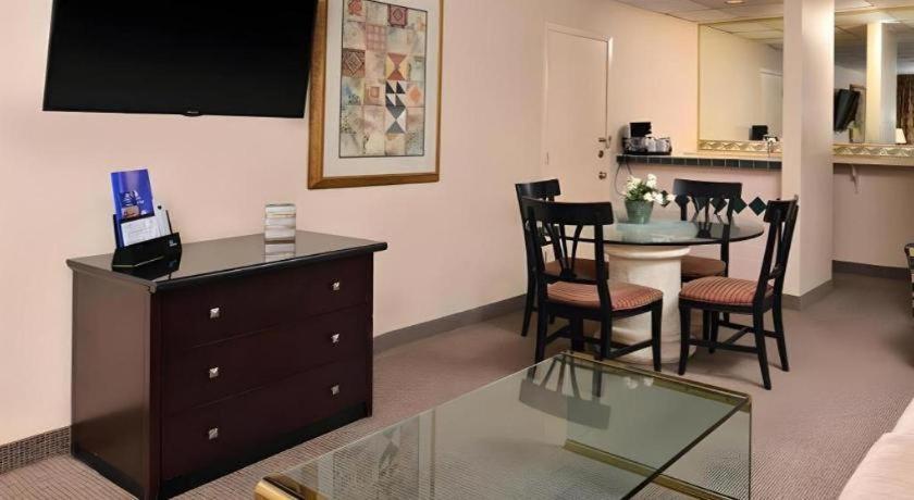 Americas Best Value Inn & Suites Victoria Extérieur photo